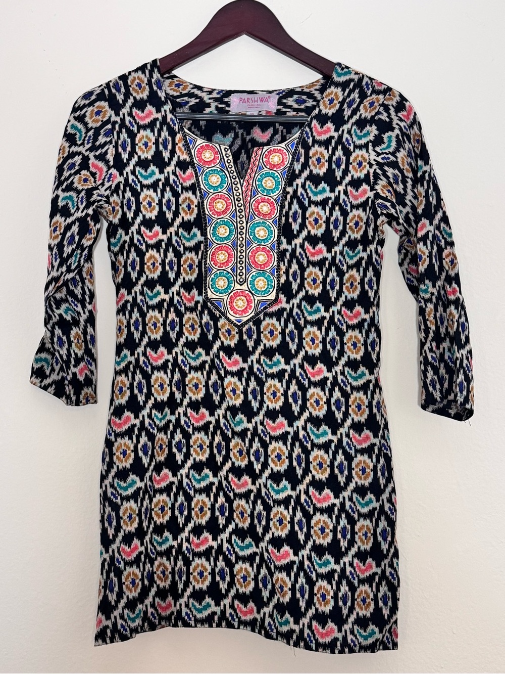 Parshwa Black multi-colored patterned tunic embroidered V-neckline 3/4 sleeve
